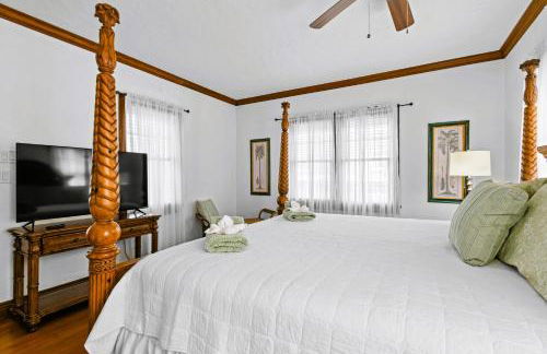 1926 Mediterranean Home with Heated Pool Sleeps 12 - Foto 29