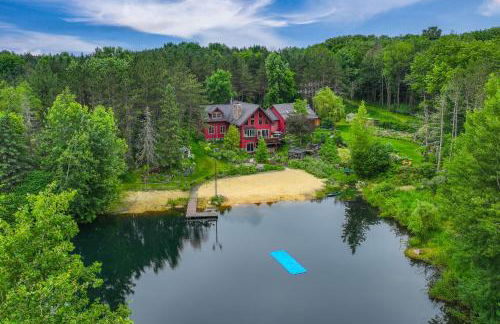 Hot Tub and Private Sauna Wausau Family Home - Foto 1