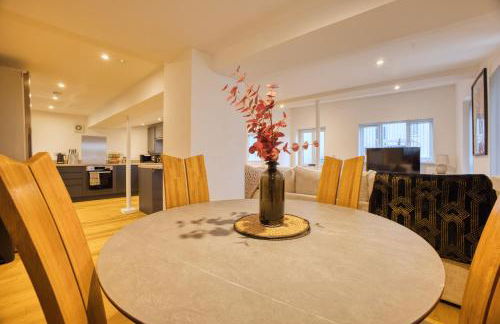 Contractor Stay Sleeps 4 - Large Living Space - Parking - Bridgwater - Foto 6