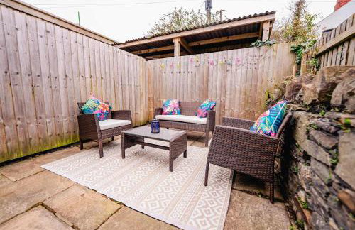 3BR 2Bath Home with Hot Tub Games Room By Stadium with Fast WiFi & Free Parking - Foto 19