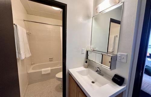 Westown Studio Apt Near Fiserv, Baird, and Theater District - Foto 12