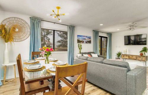 Woodsy Retreat, steps to Bay - Hot tub! - Foto 22