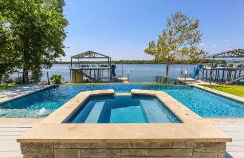 Luxury Lake LBJ House with Heated Swimming Pool and Spill Over Hot Tub and 2 Boat Slips - Foto 3