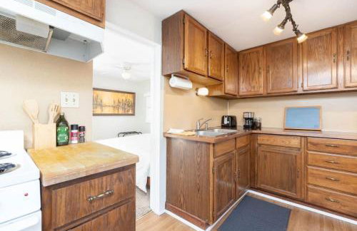 Historic Avenues Downtown w Dedicated Workspace - Foto 7