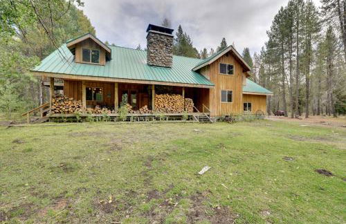 Pet-Friendly House with Deck Near Crater Lake! - Foto 82