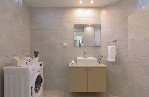 Onar Elegant Beachside Home - Foto 47