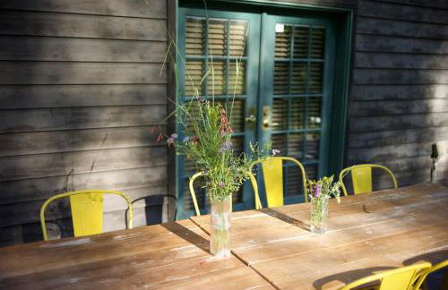 Charming Country 4BR Retreat with Riverfront Views cabin - Foto 25