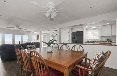 Pet Friendly Milford Beachfront Home - Foto 28