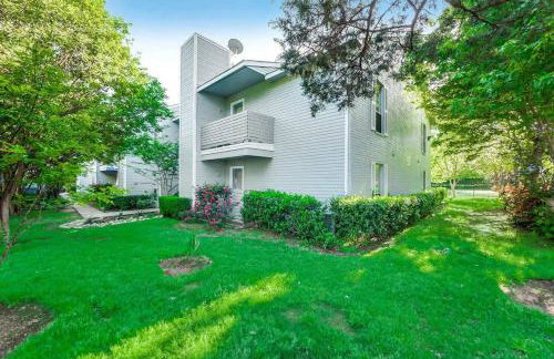 Serene 2BD Condo South Irving I18 - Foto 16