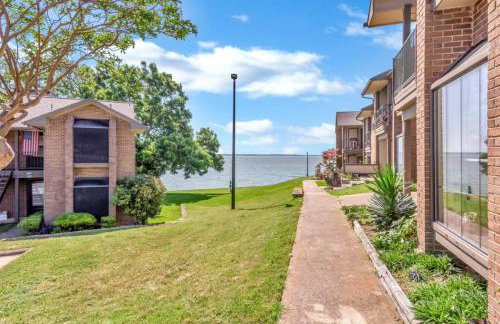 Modern Designed, Lakefront Home in Garland - Foto 3