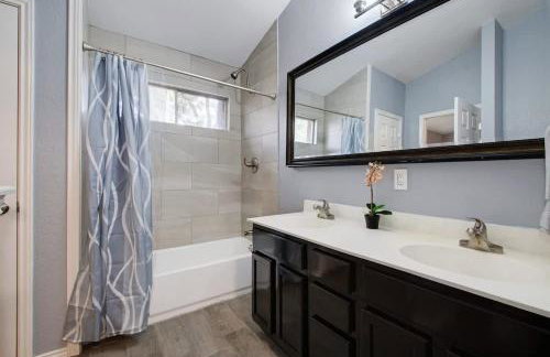 Modern 4 Bedroom Home in Cedar Park - Foto 19