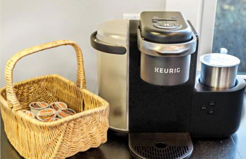 Modern Family Home Walkable to Town - Foto 17