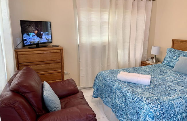 3 Suites Free Breakfast Steps to Beach - Photo 13