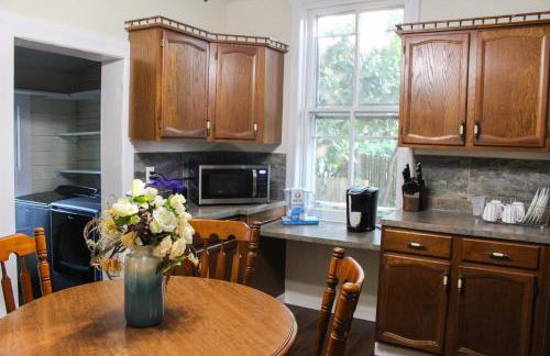 Newly Renovated Historic 6-Bedroom Manor, Where Timeless Elegance Meets Modern Luxury - Foto 15