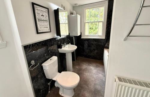 Smart 3-Bed in Hexham-Ideal for Workers & Families - Photo 8