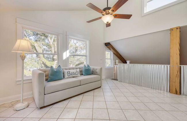 Blackwater Bay Hideaway by Avantstay Waterfront, Pool, Dock, Hot Tub - Photo 3