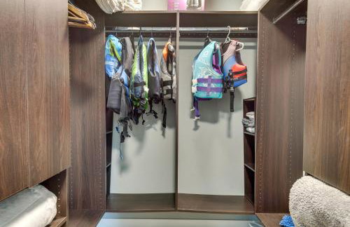 Tranquil Lakefront Cabin Fire Pit, Grill and Patio - Foto 24