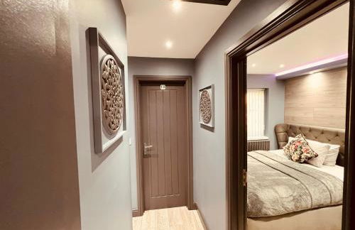 MODERN SUITES -5 Bedroom House- With FREE PARKING Birmingham city - Foto 27