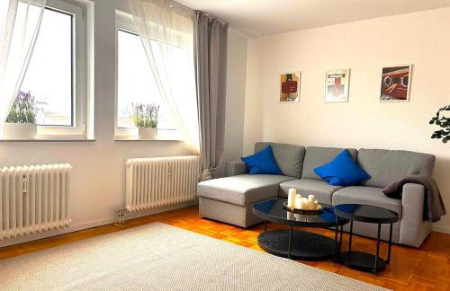 stylische 110m2 Wohnung in Top Lage mit Balkon und 2 Schlafzimmern für bis zu 6 Personen sowie kostenloser Parkgarage max 1,65m Höhe und 1,8m Breite - Foto 10