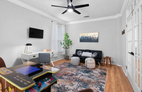 Incredible Heated Pool HotTub Gameroom-Movieroom - Photo 81