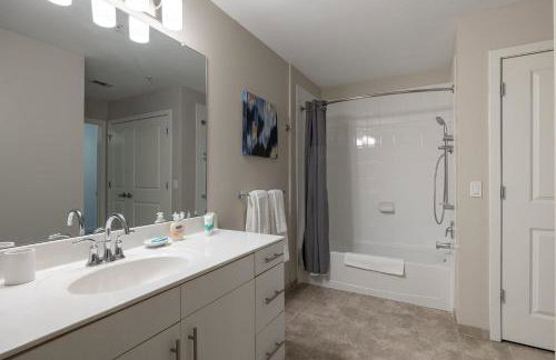 Luxury Apt In Harbor Point with Balcony - Foto 16