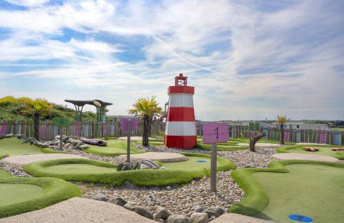 Space for 8, by the Beach with Pool and Entertainment - Foto 29