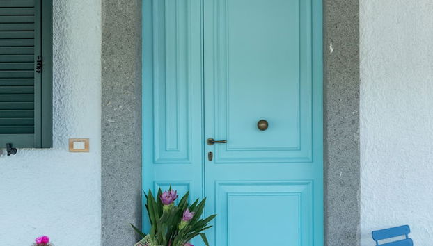 Check-in/check-out kiosk