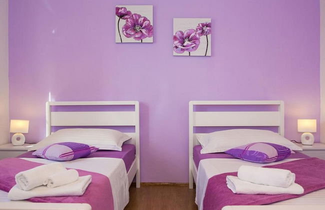 Spacious Holiday Home With Pool and Hot Tub in Kastel Stari - Foto 3