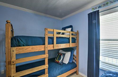 Walk to Galveston Beach Pet-Friendly Home with Deck - Foto 23