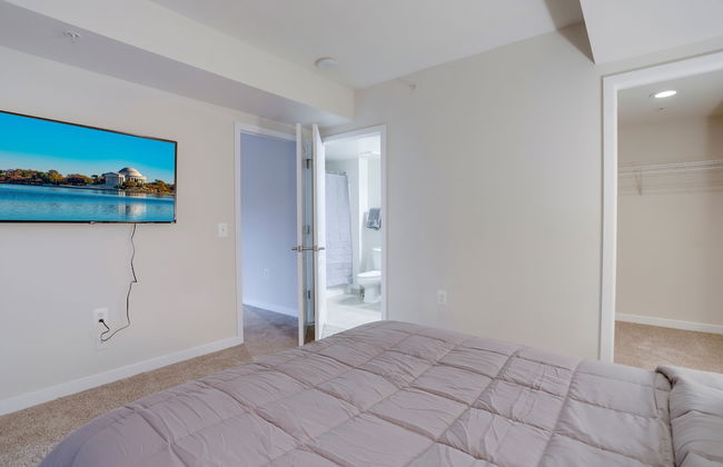 Walkable Alexandria Apts - Photo 7