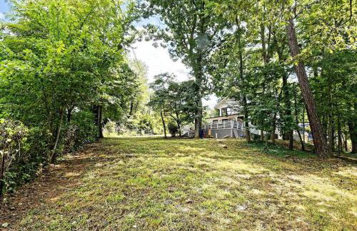 Stylish Lake Hs w/ hot tub: Walk to Blk Mtn Shops - Foto 20