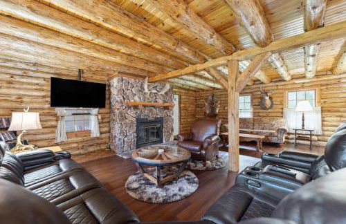 8BR 5BA Huge Dog Friendly Log Cabin near Wisconsin Dells and Lake sleeps 25plus - Foto 7