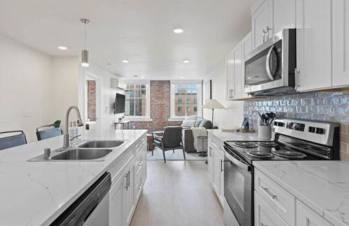 Roav Stays - J and K on Main Luxury Apartment 405 - Foto 2