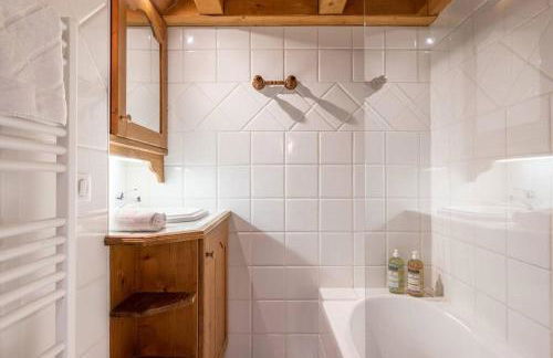 Le Cristal - Central apartment close to the slopes & Free Parking - By Cozee Rentals - Foto 12