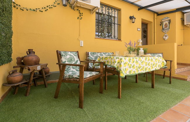 El Cortijo in La Linea de la Conception - Photo 3