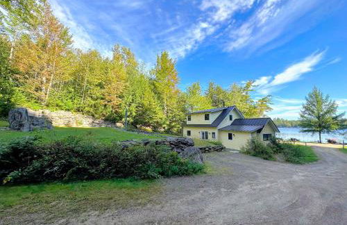 91WR Lake vibes and views at this waterfront home in the White Mountains - Foto 43