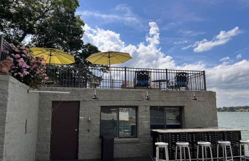 Eagle Lake Paradise! Close to ND! Sunset! Hot Tub! - Foto 12