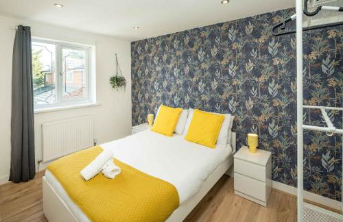 Family-Friendly 3-Bed House with Huge Garden - Foto 11