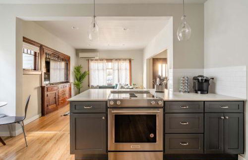 Stay Portland - Well-Preserved Quintessential 1922 Craftsman - Photo 3