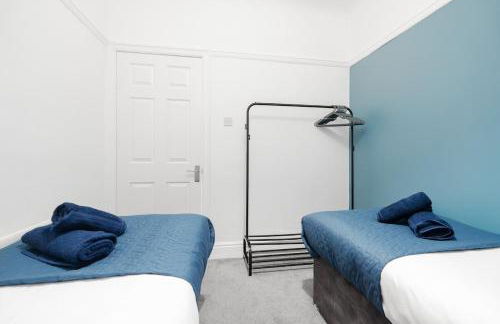 Spacious 3BR Sleeps 8 Ideal for Contractors or Large groups - Foto 14