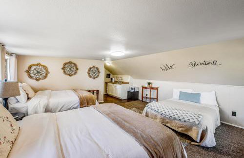 Hill country gem with private pool, deck, firepit, Ping-Pong, foosball, & WiFi - Photo 33