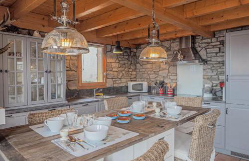 The Hunting Lodge - Photo 1