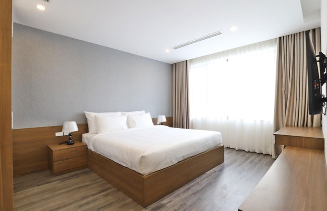 Luxe Paradise Suites Tay Ho - Photo 10