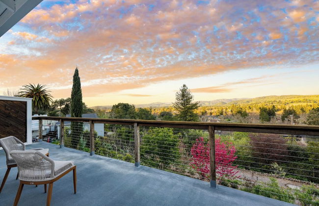 Modern Sonoma Stay w/ Spacious Deck, Views & Prime Location Bennett - Foto 2