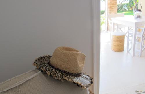 Seafront Calista Beach House With Garden - Foto 24