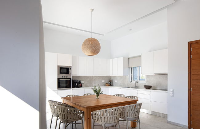 Mandana Villa - With Private Pool Jacuzzi - Photo 24