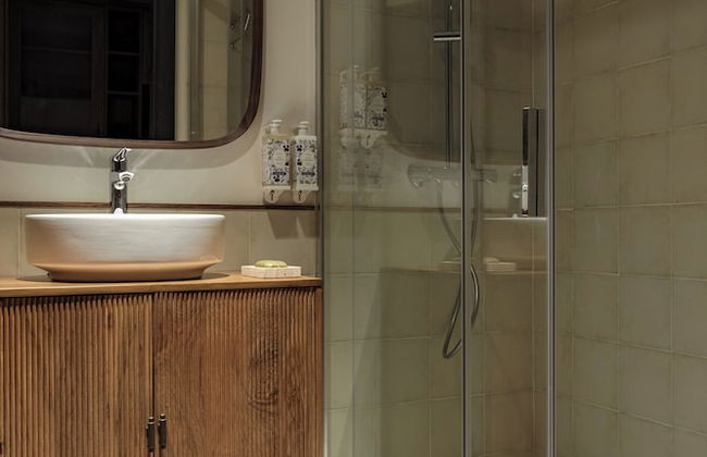 Batimont Suites & Apartments - Photo 29