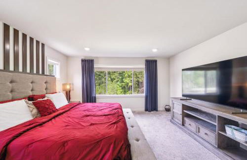 Serene Port Orchard Retreat - 3BR 3BA with Trails and Amazing Views - Foto 20