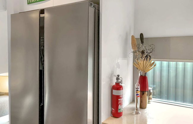 Sleek Stylish Modern Close to Airport - Foto 26