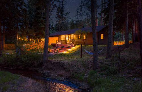 Riverside Luxury Cabin with Hot Tub, Fire Pit, Patio, by Forest & Peak Retreats - Foto 34